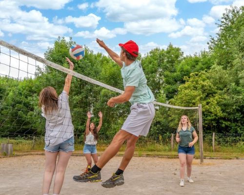 Camping Canet-de-Salars Ciela Village Le Caussanel camping 4 étoiles Aveyron volleyball