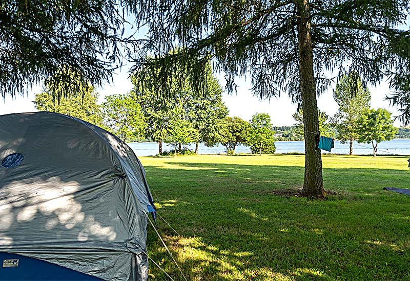 Camping Le Caussanel en Aveyron Ciela Village emplacements