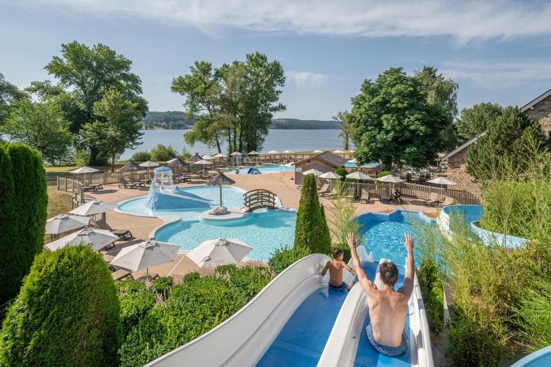 Camping Canet-de-Salars Ciela Village Le Caussanel camping 4 étoiles Aveyron toboggans