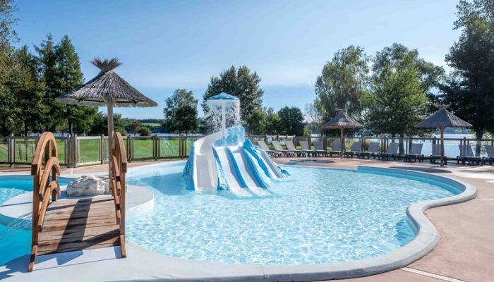 Camping Le Caussanel en Aveyron Ciela Village espace aquatique