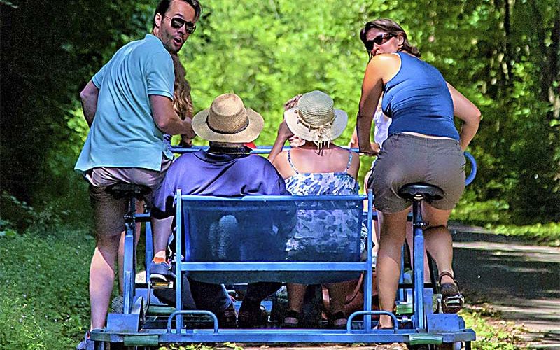 Camping Le Caussanel en Aveyron Ciela Village vélorail activités