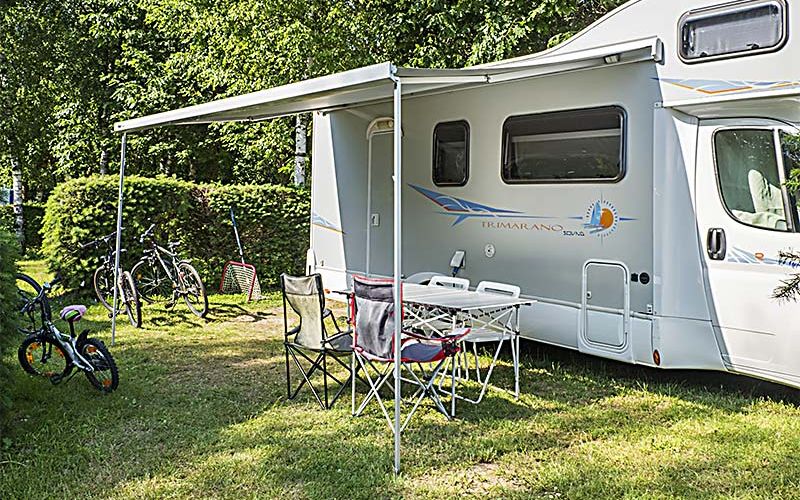 Camping Le Caussanel en Aveyron Ciela Village emplacements
