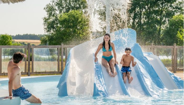 Camping Canet-de-Salars Ciela Village Le Caussanel camping 4 étoiles Aveyron toboggans