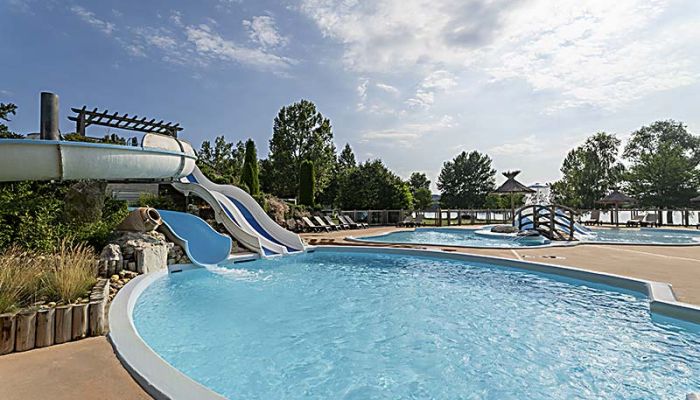 Camping Le Caussanel en Aveyron Ciela Village espace aquatique