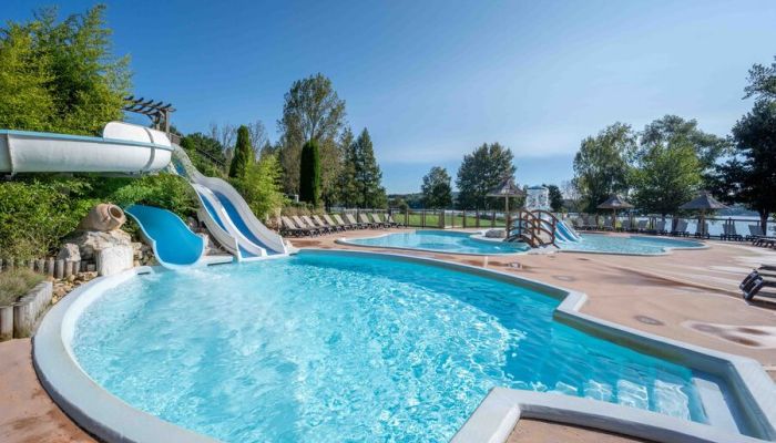 Camping Le Caussanel en Aveyron Ciela Village espace aquatique