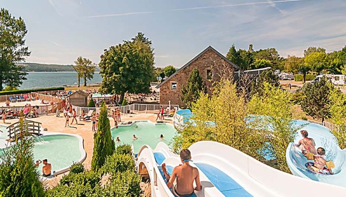 Camping Le Caussanel en Aveyron Ciela Village espace aquatique