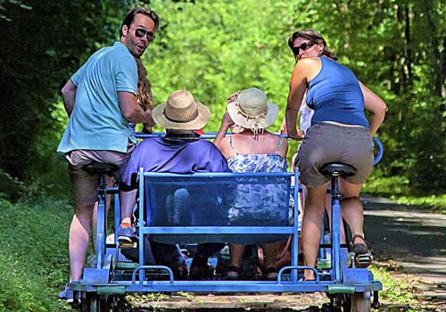 Camping Le Caussanel en Aveyron Ciela Village vélorail activités